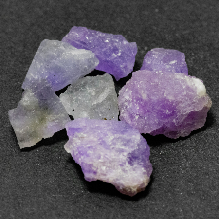 7 Hackmanit Kristalle 9.00 Ct, fluoreszierend