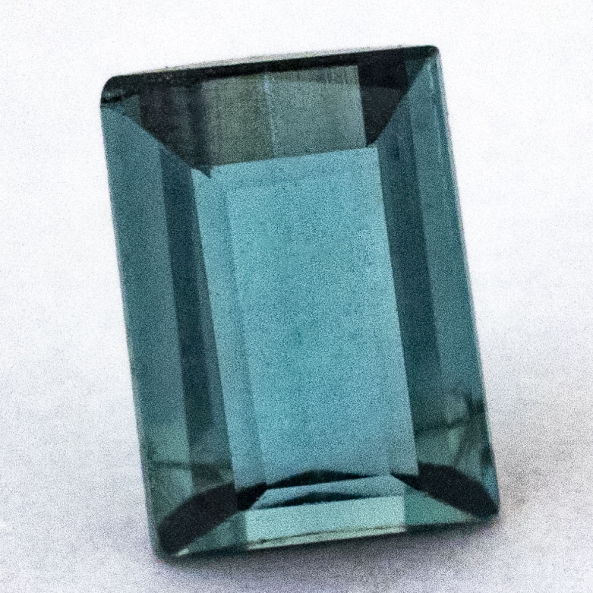 Indigolith mit 0.37 Ct