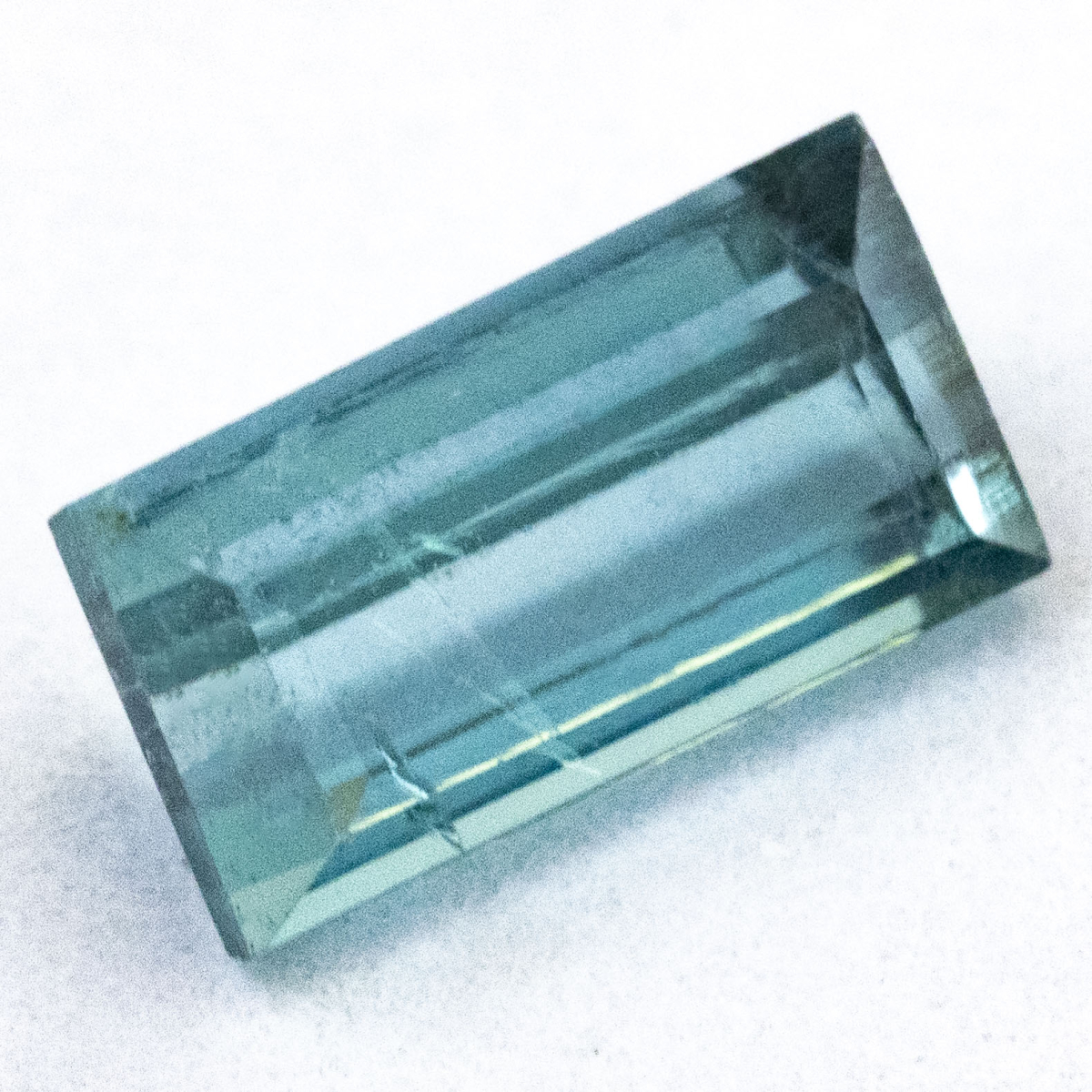 Indigolith mit 0.58 Ct