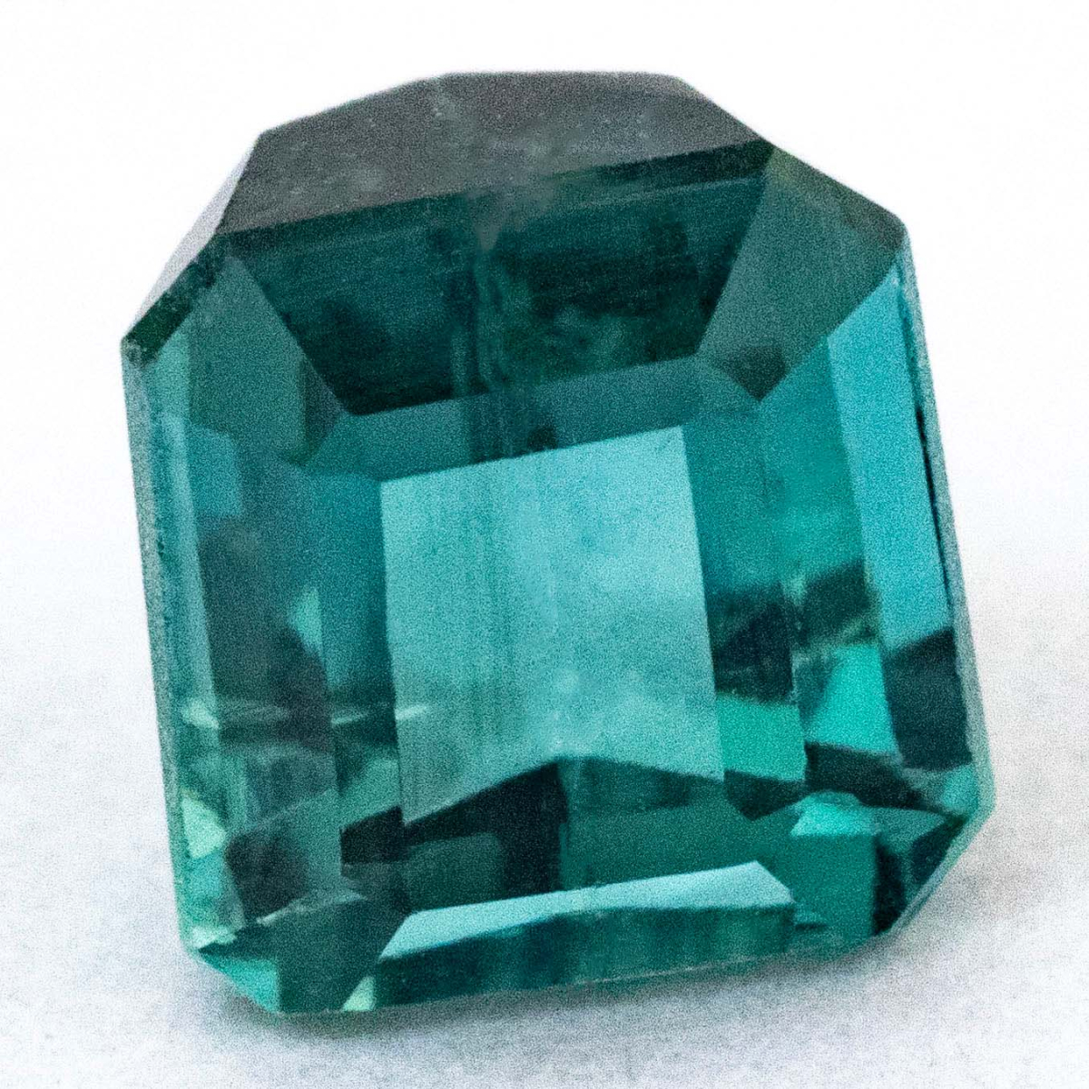 Indigolith mit 0.92 Ct