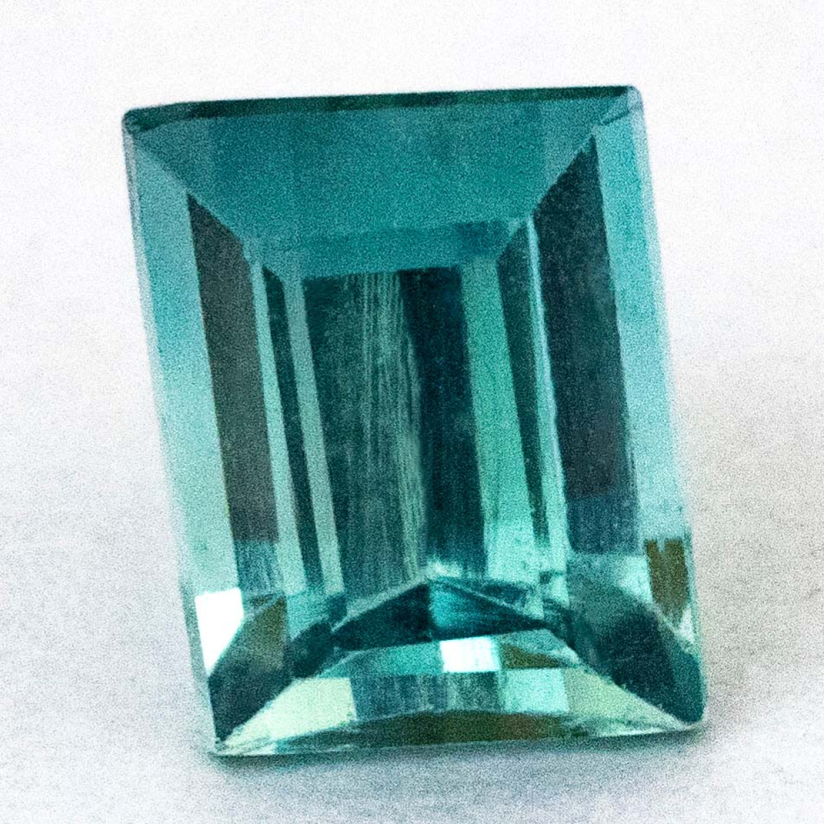 Indigolith mit 0.47 Ct