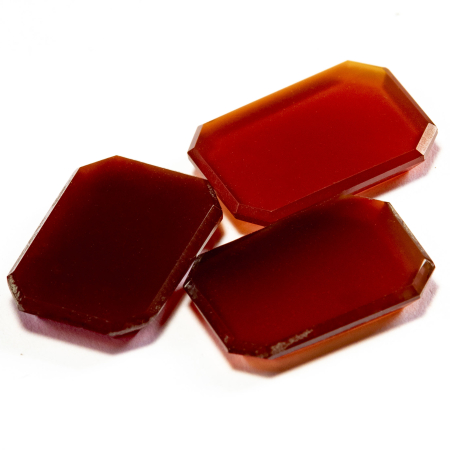 3 Karneole mit insgesamt 10.28 Ct