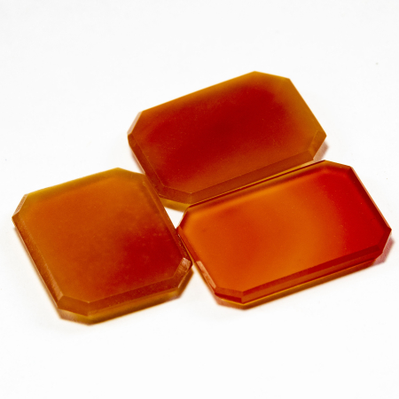 3 Karneole mit insgesamt 12.65 Ct