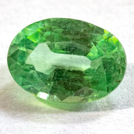 Grüner Kyanit 0.97 Ct, unbehandelt