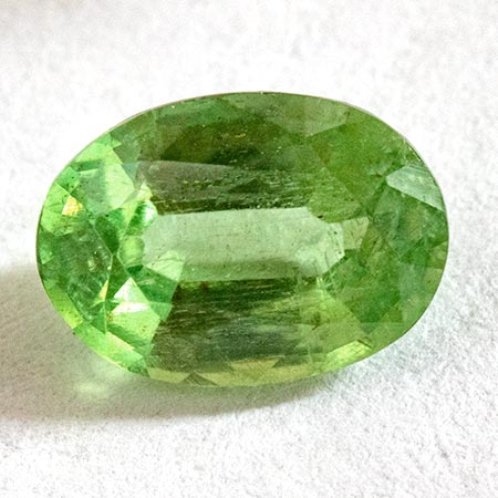 Grüner Kyanit 0.97 Ct, unbehandelt