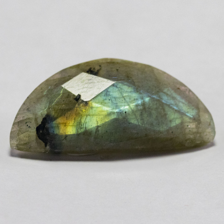 Labradorit im Rosenschliff mit 12.91 Ct