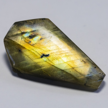 Labradorit mit 19.84 Ct
