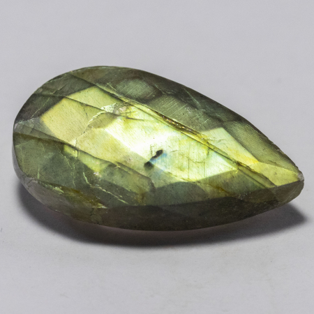 Labradorit im Rosenschliff mit 22.45 Ct