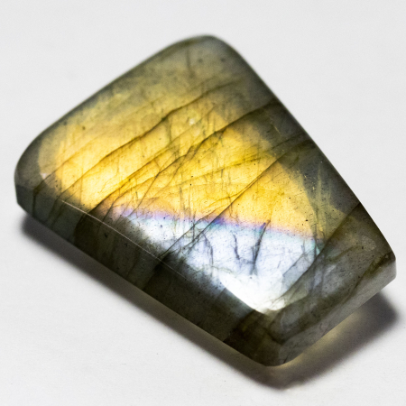 Labradorit mit 23.81 Ct