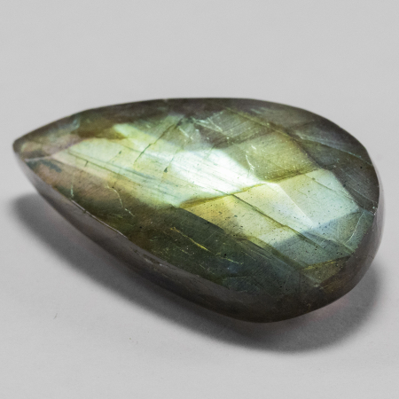 Labradorit im Rosenschliff mit 28.21 Ct