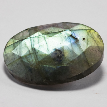 Labradorit im Rosenschliff mit 45.18 Ct