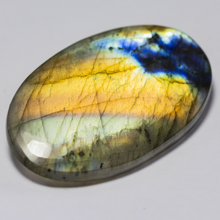 Labradorit mit 63.40 Ct