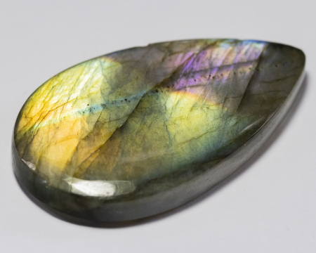 Labradorit mit 80.06 Ct