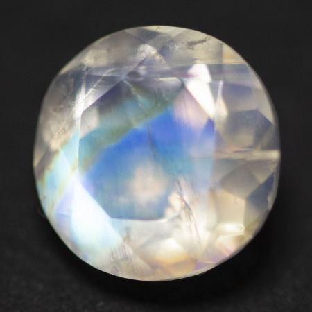 Facettierter Mondstein mit 2.28 Ct, AA Grade