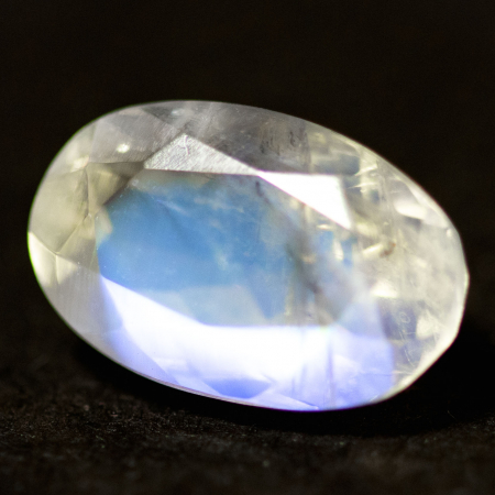 Facettierter Mondstein mit 2.35 Ct, AA Grade