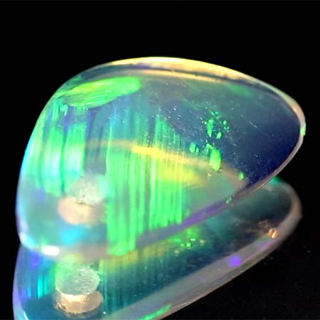 Welo Opal mit 0.79 Ct, AAA Qualität, gebohrt