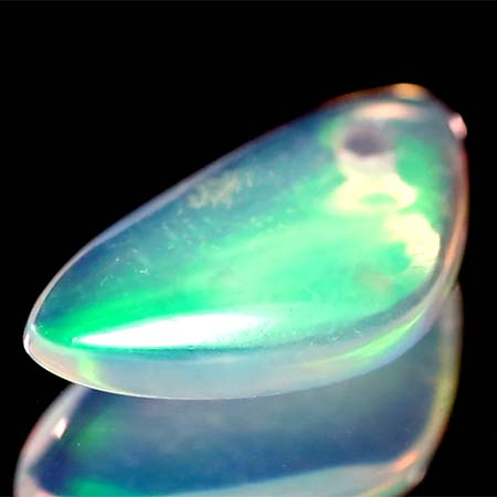 Welo Opal mit 0.79 Ct, AAA Qualität, gebohrt