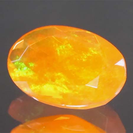 Afrikanischer Welo Feueropal mit 0.88 Ct