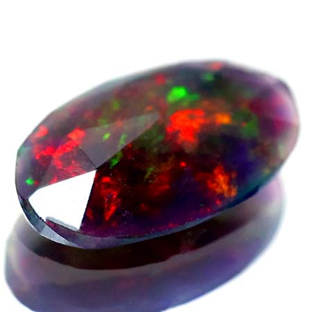 Schwarzer Welo-Opal im Rosenschliff mit 0.91 Ct, AAA Grade