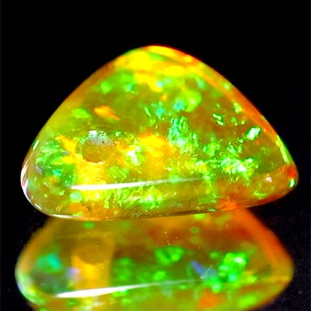 Welo Opal mit 0.97 Ct, AAA Qualität, gebohrt