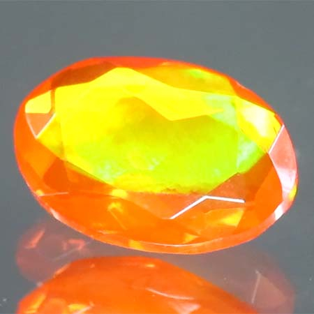 Afrikanischer Welo Feueropal mit 0.98 Ct