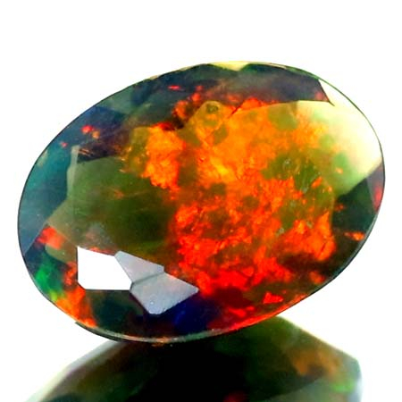 Schwarzer Opal mit 1.42 Ct - facettiert, AAA Qualität