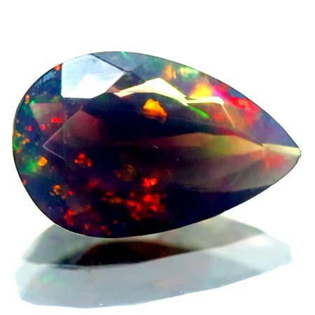 Schwarzer Opal mit 1.56 Ct - facettiert, AAA Qualität