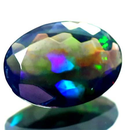 Schwarzer Opal mit 1.66 Ct - facettiert, AAA Qualität