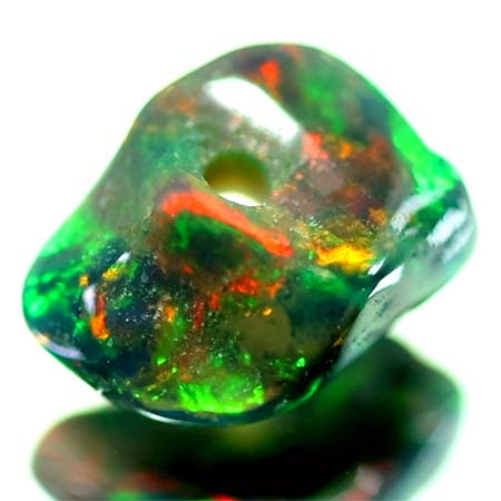 Schwarzer Welo Opal Anhänger mit 1.98 Ct, gebohrt