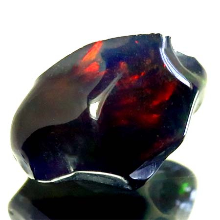 Schwarzer Opal-Kristall 2.01 Ct, poliert