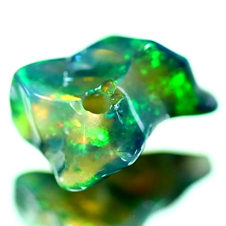 Schwarzer Welo Opal Anhänger mit 2.14 Ct, gebohrt