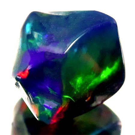 Schwarzer Opal-Kristall 2.43 Ct, AAA Grade, poliert