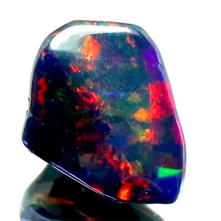 Schwarzer Opal-Kristall 2.52 Ct, AAA Grade, poliert