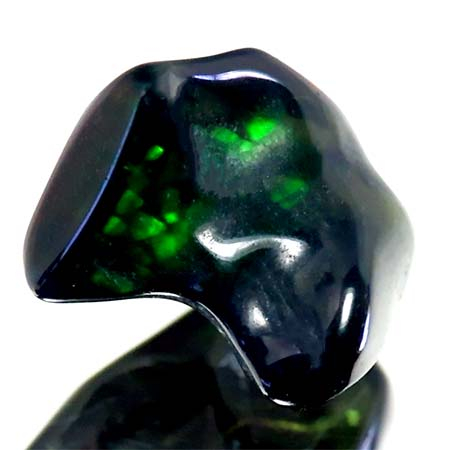 Schwarzer Opal-Kristall 2.64 Ct, poliert