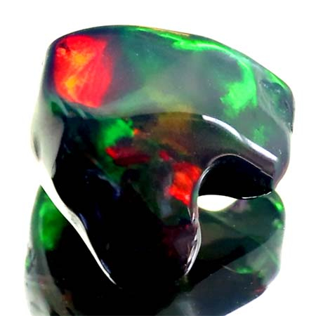 Schwarzer Opal-Kristall 2.73 Ct, AAA Grade, poliert