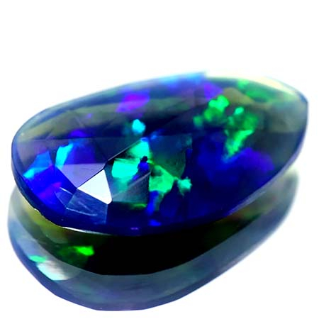 Schwarzer Welo-Opal im Rosenschliff mit 3.02 Ct, AAA Grade
