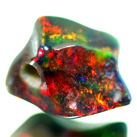 Schwarzer Welo Opal Anhänger mit 3.09 Ct, gebohrt