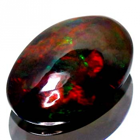Schwarzer Opal mit 3.78 Ct