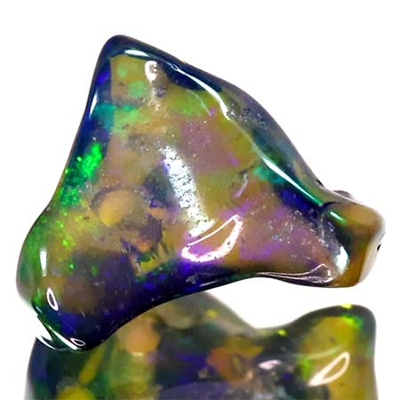 Schwarzer Welo Opal Anhänger mit 3.81 Ct, gebohrt