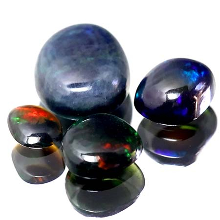 4 Schwarze Opale mit 2.01 Ct