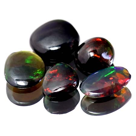 5 Schwarze Opale mit 2.77 Ct