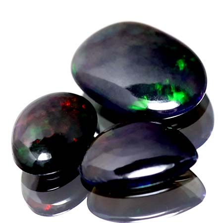 3 Schwarze Opale mit 3.06 Ct