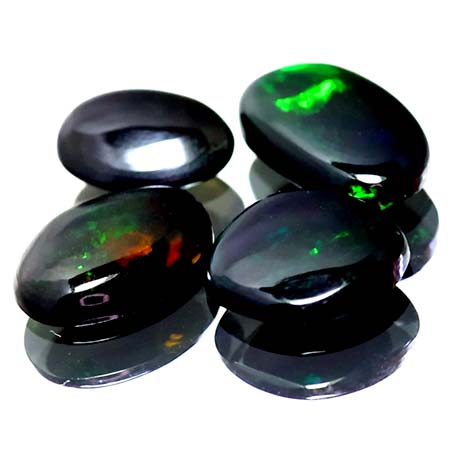 4 Schwarze Opale mit 3.91 Ct