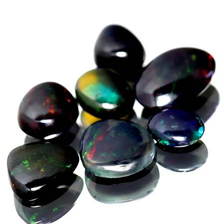 7 Schwarze Opale mit 3.93 Ct