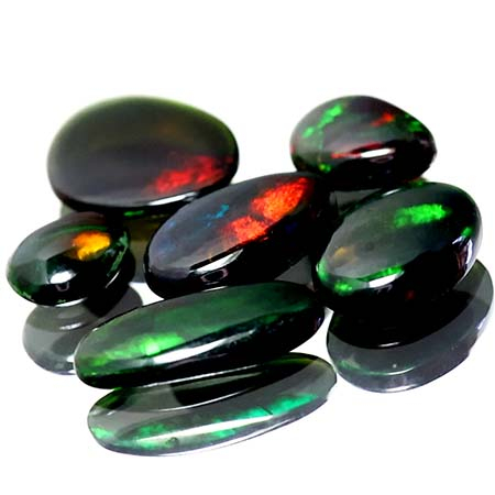 6 Schwarze Opale mit 3.95 Ct