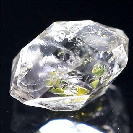 Petroleum Quarz mit 1.22 Ct, fluoreszierend