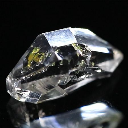 Petroleum Quarz mit 1.51 Ct, fluoreszierend