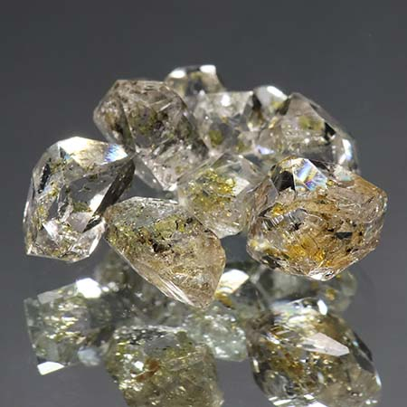 Petroleum Quarze mit mind. 7.50 Ct, fluoreszierend