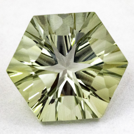 Grüner Amethyst mit 3.91 Ct im Spider-Schliff