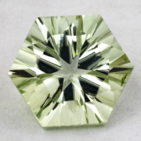 Grüner Amethyst mit 3.92 Ct im Spider-Schliff